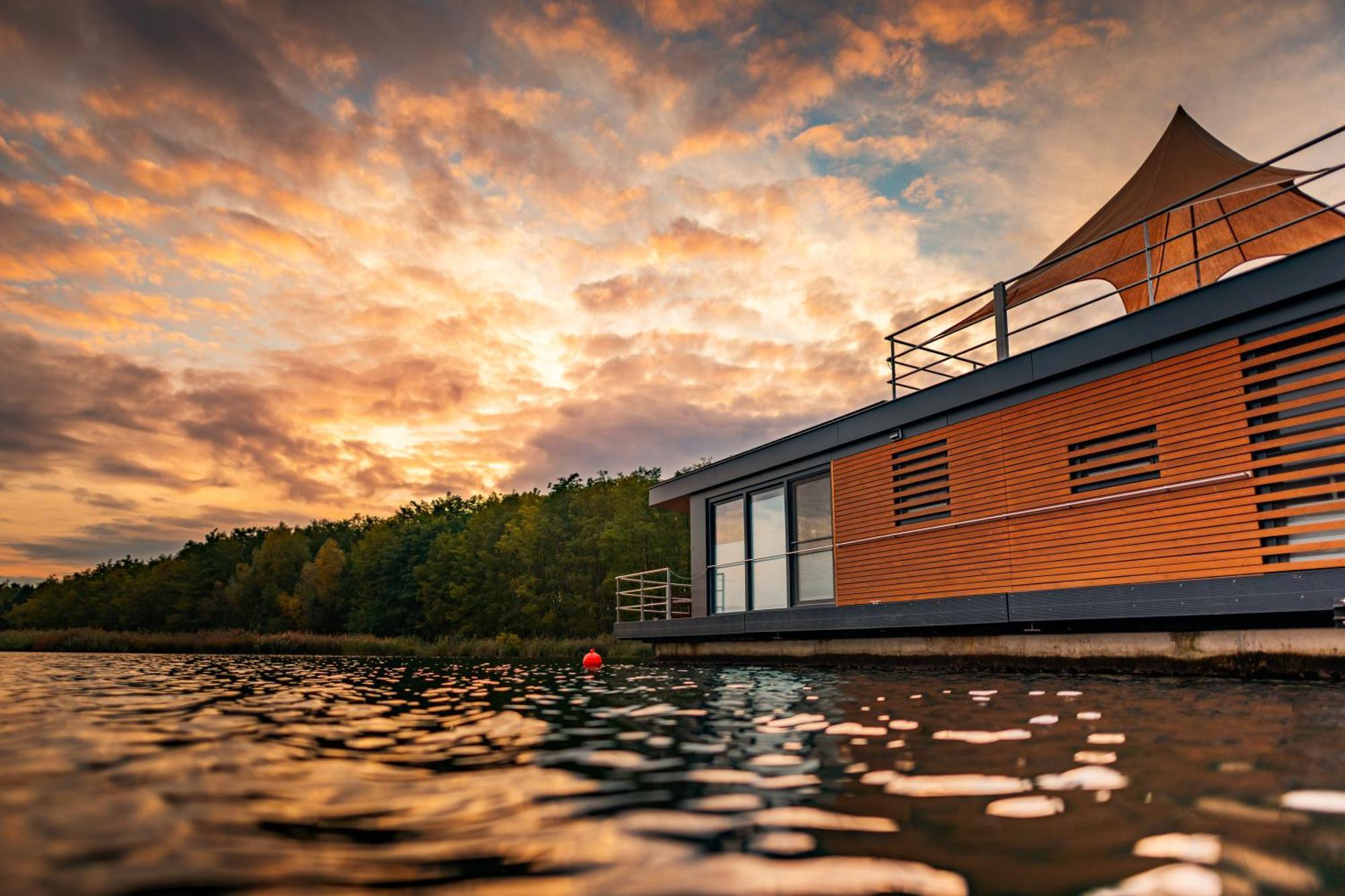 Schwimmende Ferienhaeuser Auf Dem See - Spreewald Фечау Стая снимка